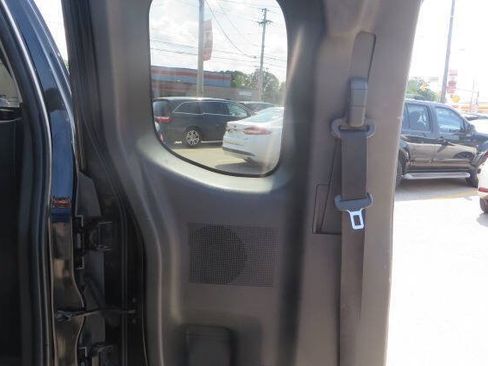Used 2010 Nissan Frontier SE w/ SE Value Truck Pkg AWD/4WD image 7