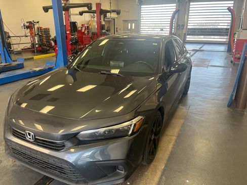 Used 2022 Honda Civic Sport image 2