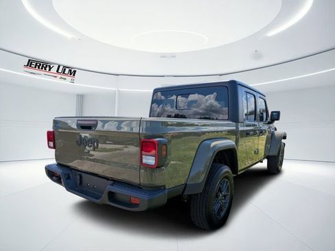 New 2025 Jeep Gladiator Sport image 3