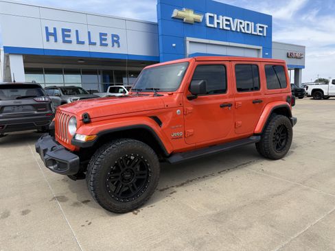 Used 2020 Jeep Wrangler Unlimited Sahara w/ Uconnect 4C Nav & Sound Group AWD/4WD image 3