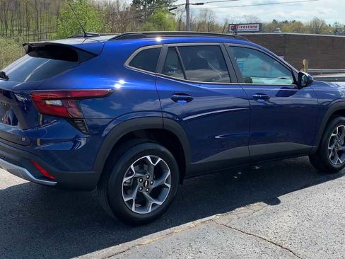 Certified 2024 Chevrolet Trax LT w/ LT Convenience Package image 8