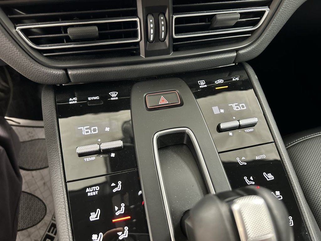 Certified 2026 Porsche Macan AWD/4WD image 17