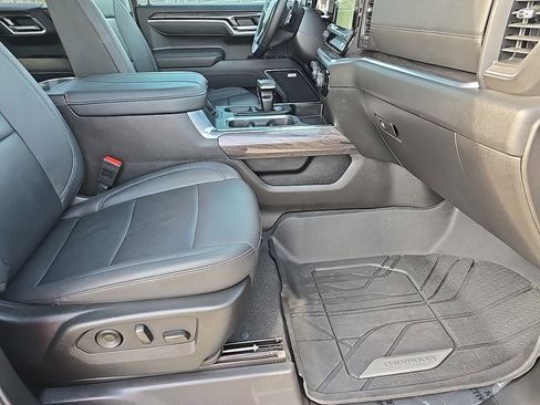 Certified 2025 Chevrolet Silverado 1500 LTZ w/ Technology Package image 39