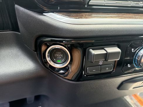 New 2026 GMC Sierra 2500 SLE w/ SLE Value Package; AWD/4WD image 17