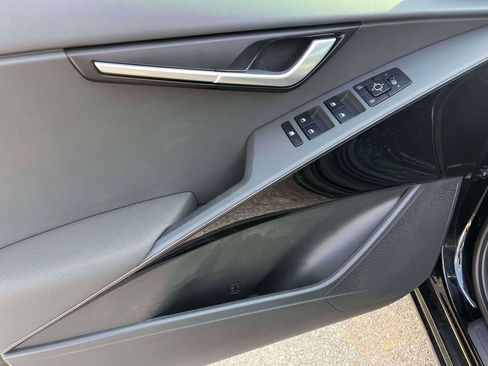 Certified 2025 Kia Niro EX image 14