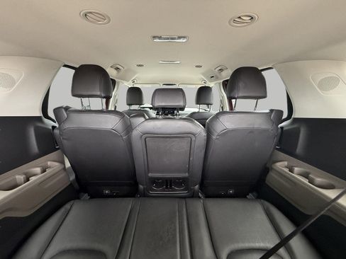 Used 2025 Kia Carnival FWD image 29