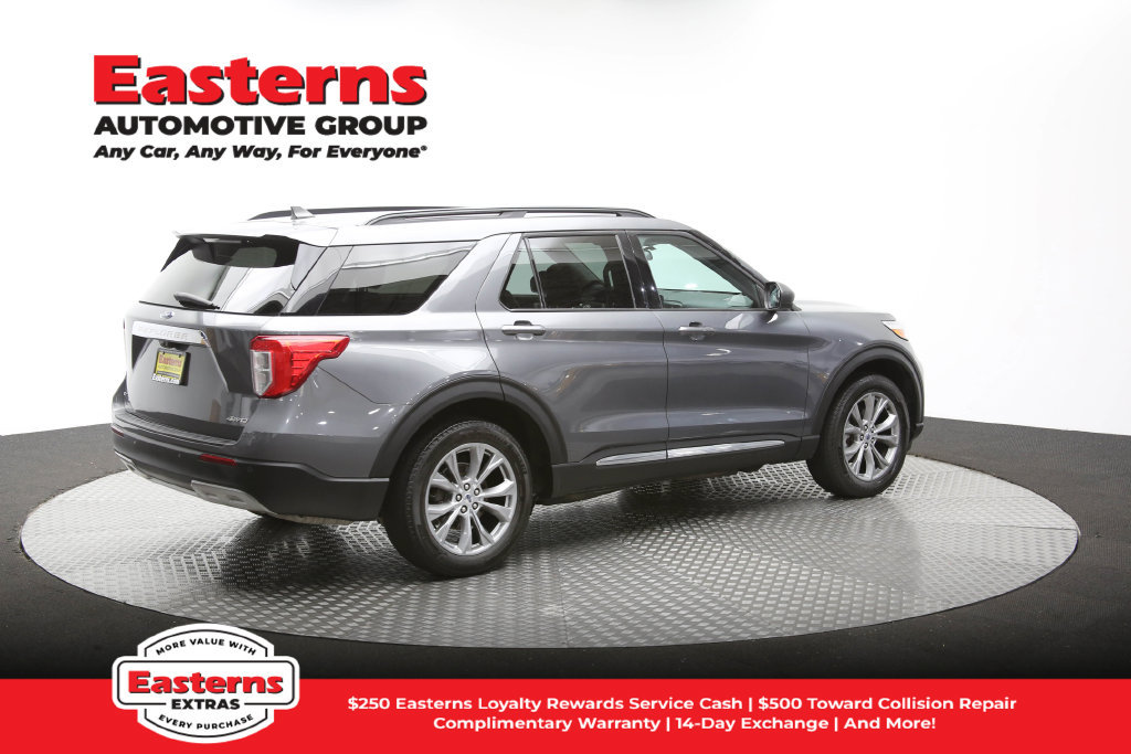 Used 2023 Ford Explorer XLT w/ Equipment Group 202A AWD/4WD image 43