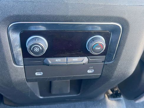 Used 2024 Chevrolet Suburban LT image 15