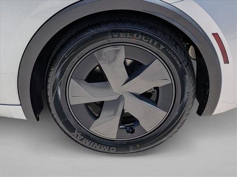 Used 2023 Toyota Prius LE FWD image 22