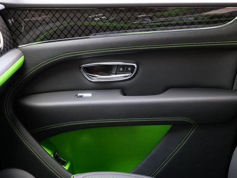 New 2025 Bentley Bentayga image 17