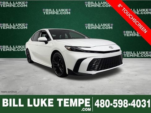 Used 2025 Toyota Camry SE image 1