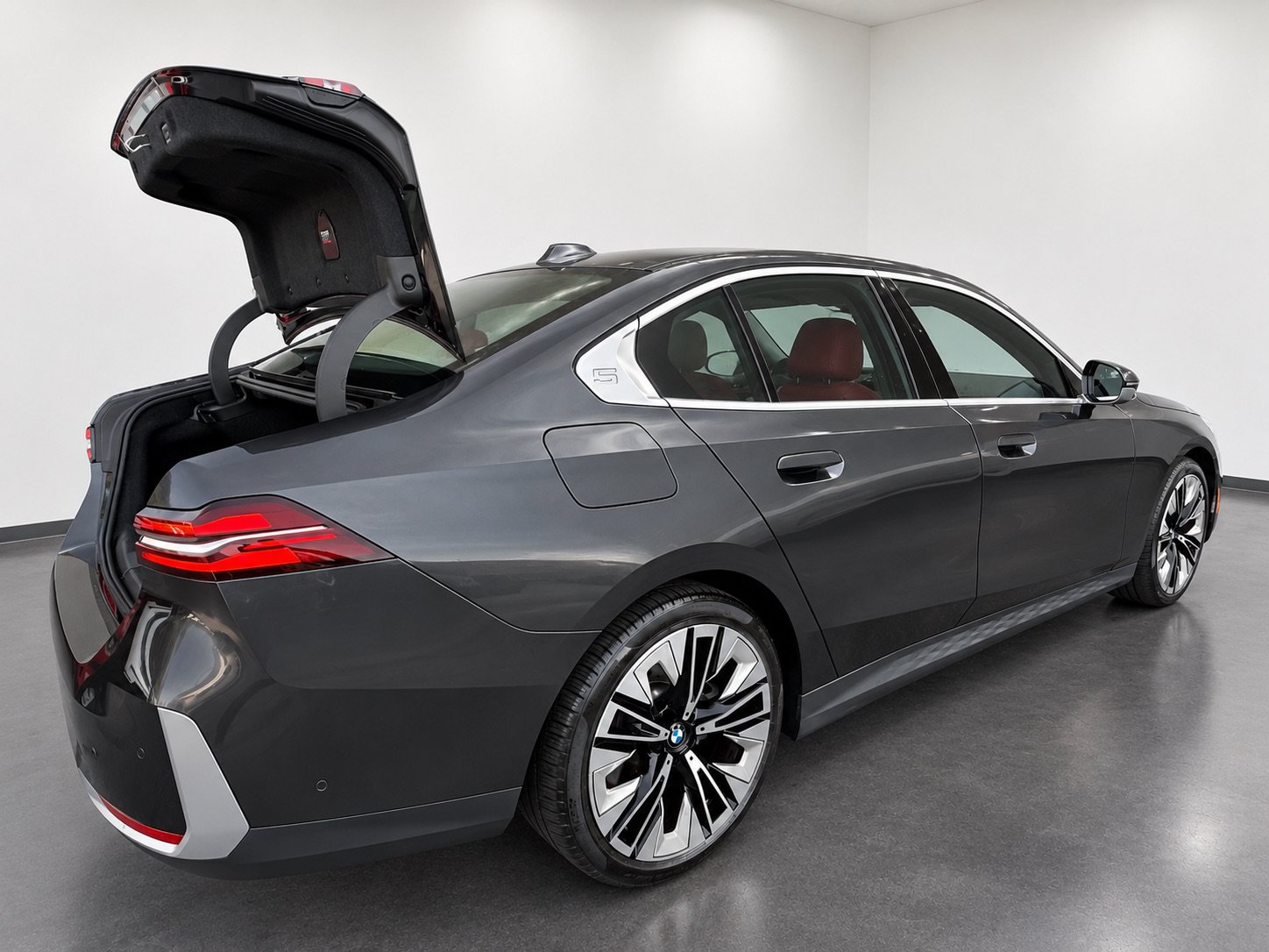Used 2026 BMW 540i xDrive AWD/4WD image 12