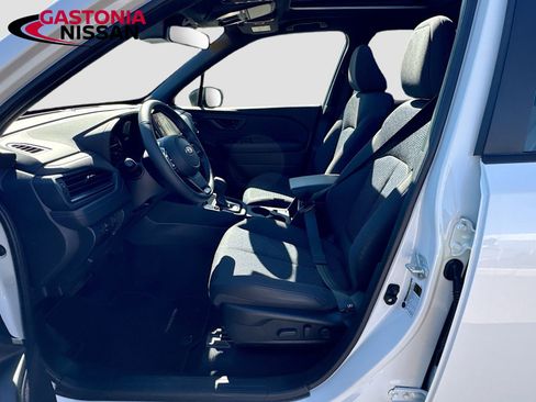 Used 2025 Subaru Forester Premium image 33