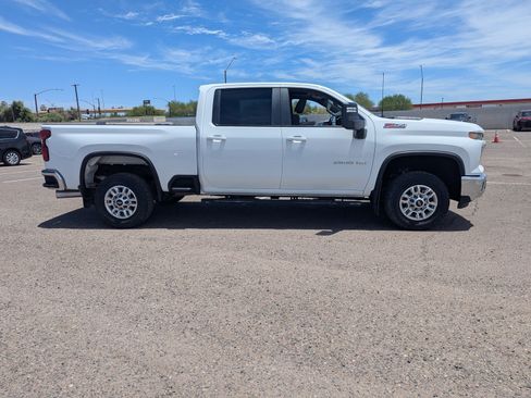 Used 2024 Chevrolet Silverado 2500 LT w/ Convenience Package AWD/4WD image 5