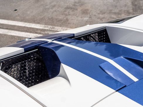 Used 2005 Ford GT RWD image 78
