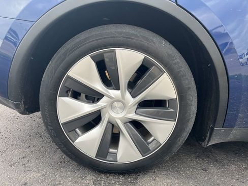 Used 2023 Tesla Model Y Long Range image 11