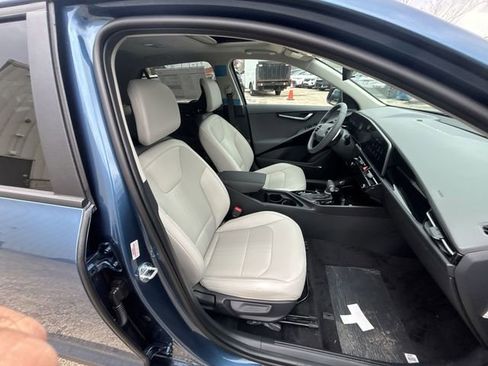 New 2026 Kia Niro EX image 27