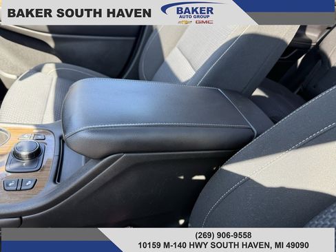 Used 2021 GMC Acadia SLE w/ Driver Convenience Package image 30