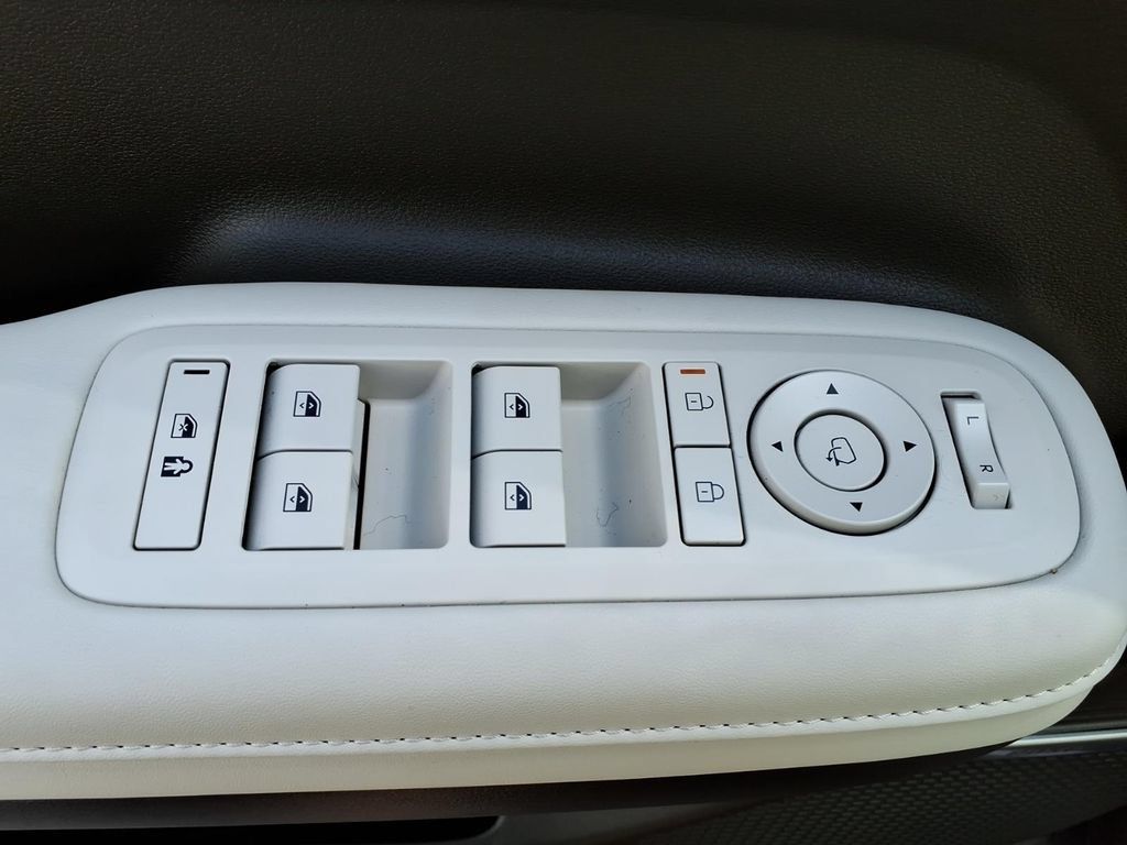 Used 2025 Hyundai Santa Fe Calligraphy AWD/4WD image 16