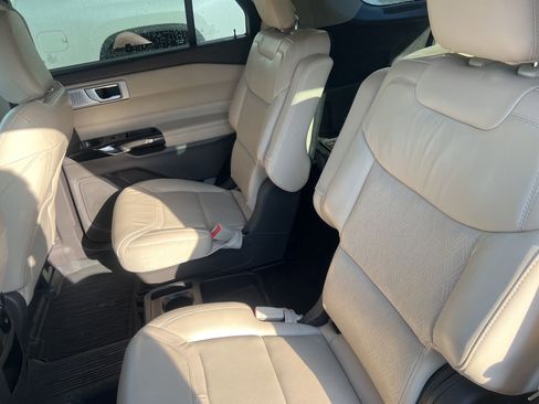 Used 2021 Ford Explorer Platinum w/ Equipment Group 601A image 12