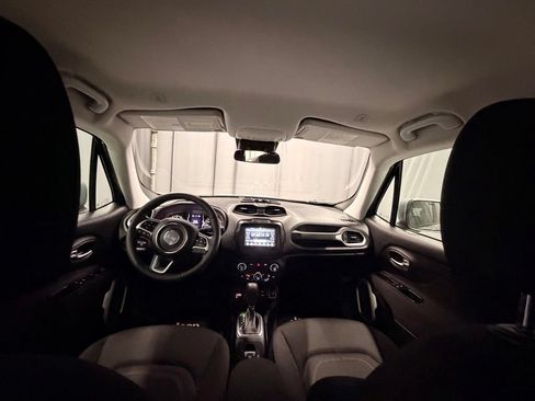 Used 2018 Jeep Renegade Latitude AWD/4WD image 8