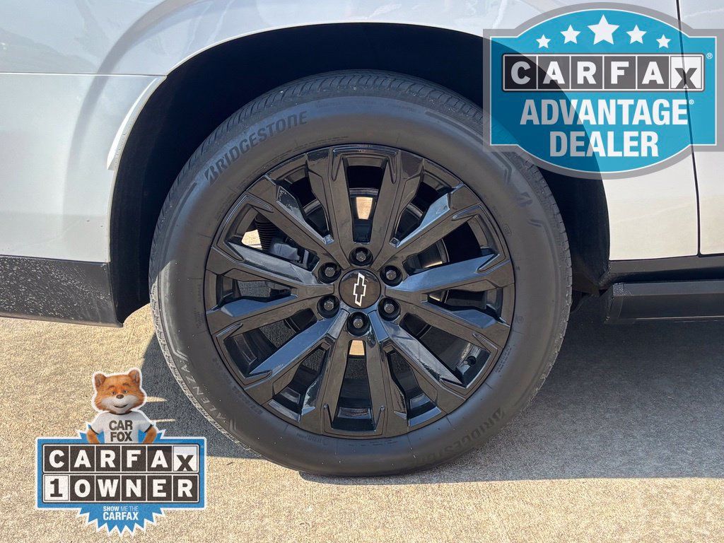 Used 2025 Chevrolet Suburban High Country AWD/4WD image 4