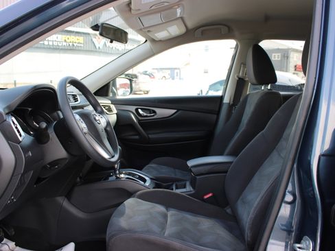 Used 2016 Nissan Rogue SV image 12