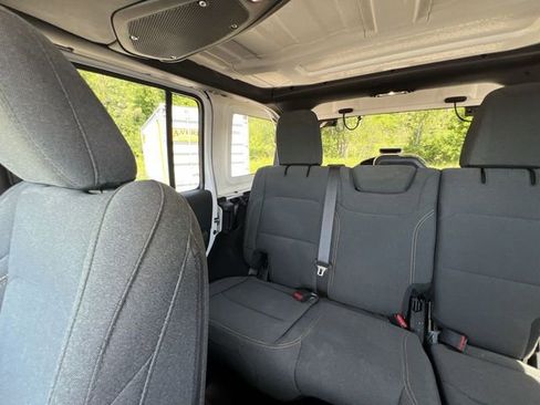 Used 2025 Jeep Wrangler Unlimited Sahara AWD/4WD image 13
