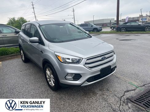 Used 2019 Ford Escape SE FWD image 2