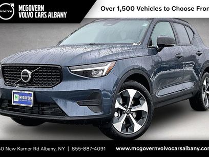 New 2026 Volvo XC40 B5 Core w/ Climate Package