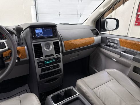 Used 2010 Chrysler Town & Country Limited w/ Entertainment Group #3 image 15