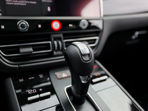 Certified 2026 Porsche Macan AWD/4WD image 20
