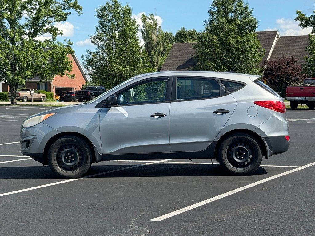 Used 2011 Hyundai Tucson GL FWD image 5