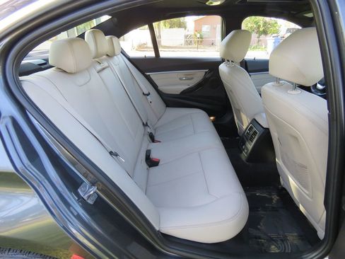 Used 2017 BMW 330i xDrive Sedan AWD/4WD image 17