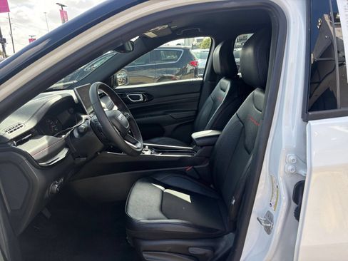 Used 2025 Jeep Compass Trailhawk AWD/4WD image 24