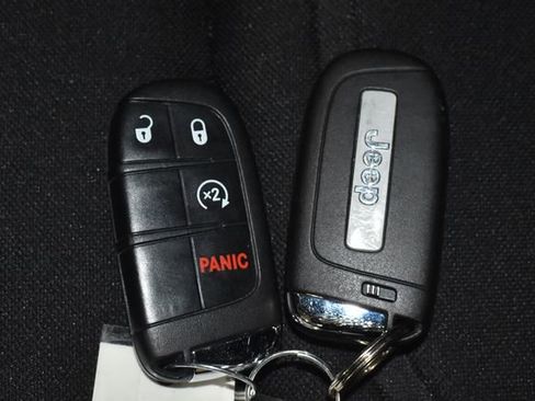 Certified 2021 Jeep Renegade Latitude w/ Luxury Group I AWD/4WD image 13