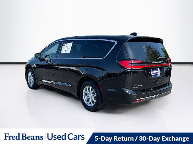 Used 2025 Chrysler Pacifica Select FWD image 6