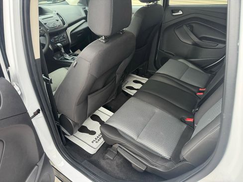 Used 2017 Ford Escape SE w/ SE Cold Weather Package AWD/4WD image 10