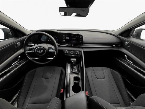 New 2025 Hyundai Elantra SE w/ Cargo Package image 13