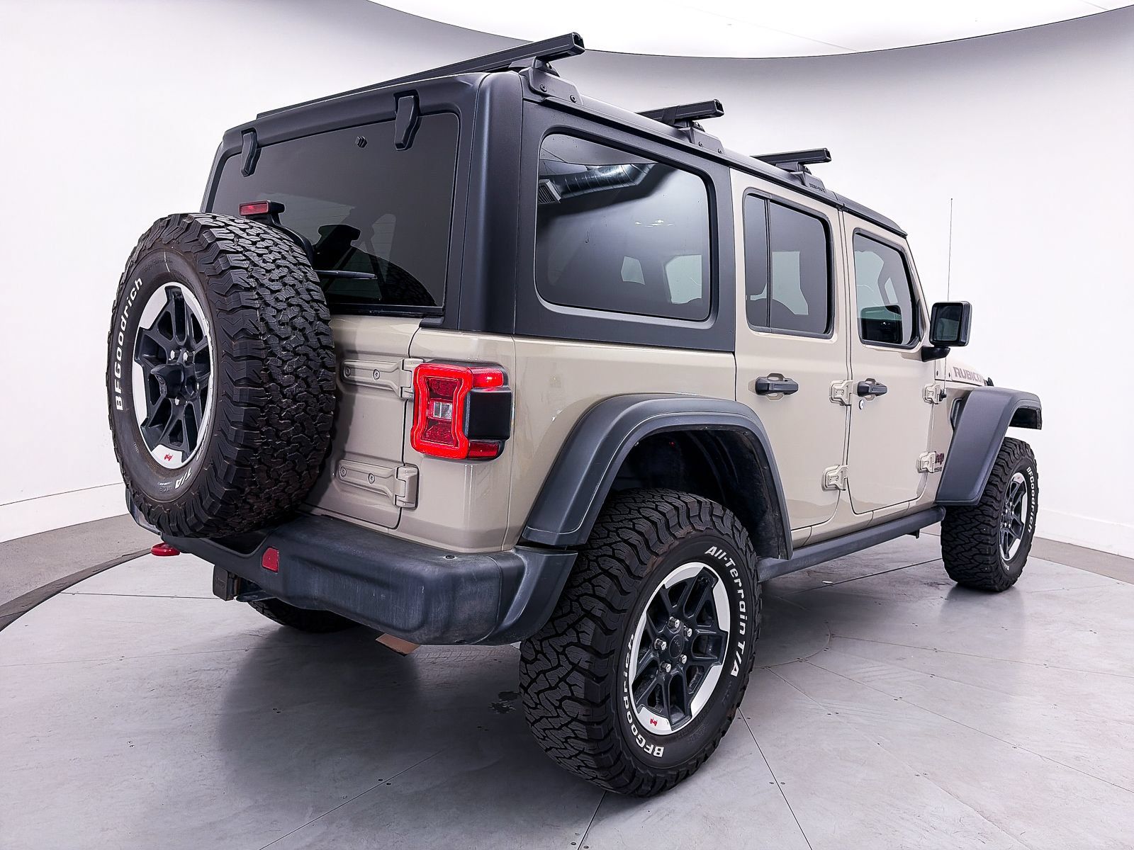 Used 2022 Jeep Wrangler Unlimited Rubicon w/ Steel Bumper Group AWD/4WD image 17