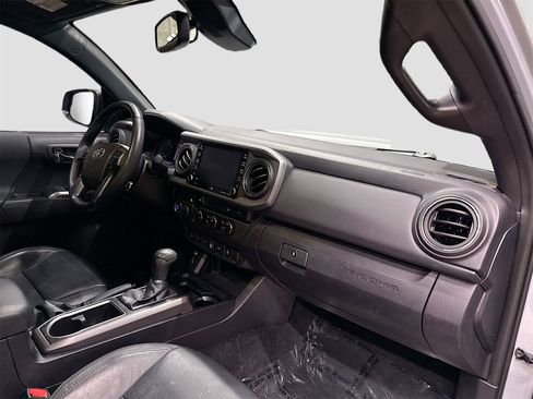 Used 2021 Toyota Tacoma TRD Sport image 30