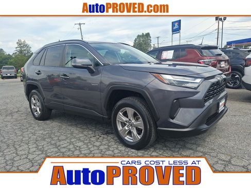 Used 2022 Toyota RAV4 XLE AWD/4WD image 1
