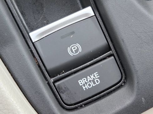Certified 2025 Honda Accord LX image 6