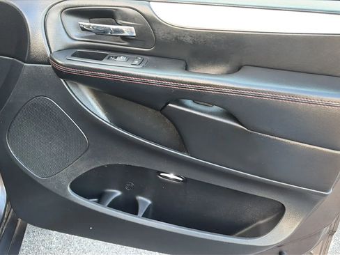 Used 2017 Dodge Grand Caravan GT image 50