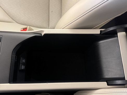 Used 2022 Toyota Camry XLE image 42