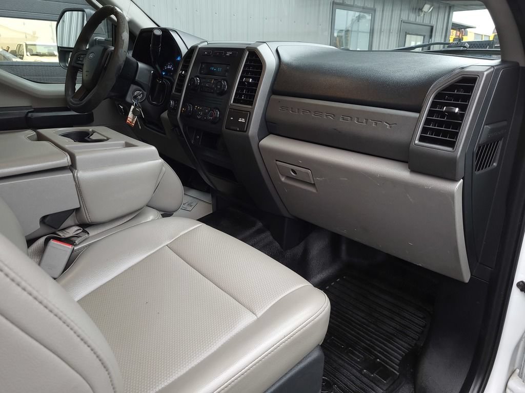 Used 2017 Ford F250 XL w/ Snow Plow/Camper Package AWD/4WD image 18