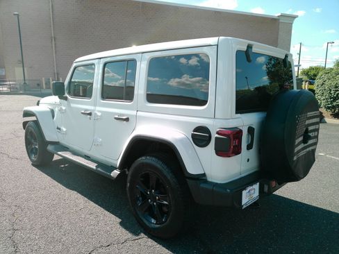 Used 2019 Jeep Wrangler Unlimited Sahara AWD/4WD image 23
