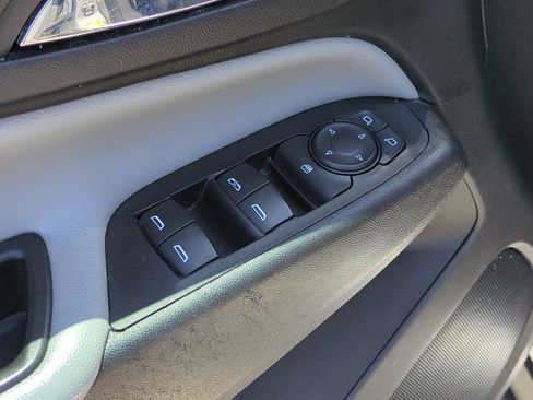 Used 2021 Chevrolet Equinox LS w/ LS Convenience Package FWD image 15