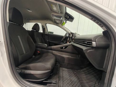 Used 2021 Hyundai Elantra SE FWD image 19