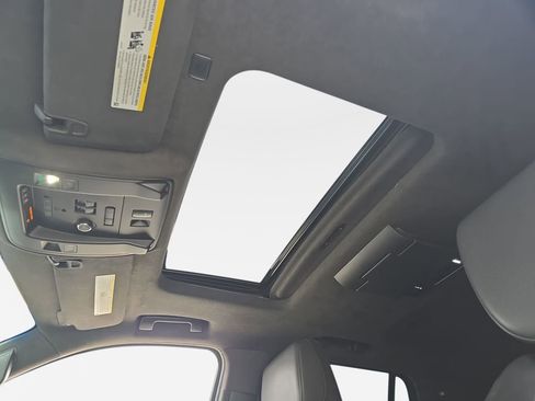 Used 2017 Cadillac Escalade Platinum image 35